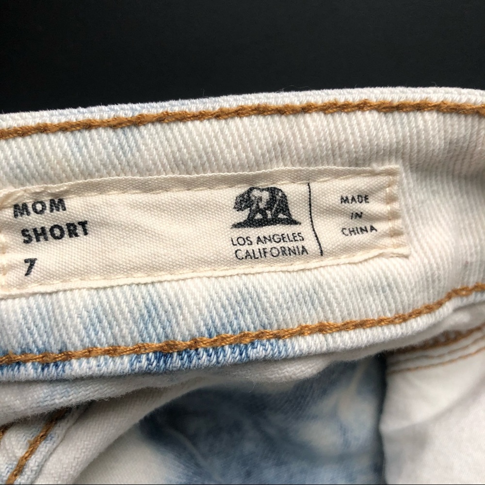 Bullhead light wash distressed high waisted shorts - Picture 5 of 6